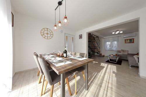 Holiday Home Hrast