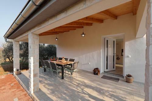 Holiday Home Hrast