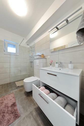 Holiday Home Hrast