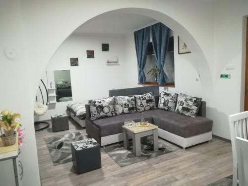 Apartments Ivanovic Bb