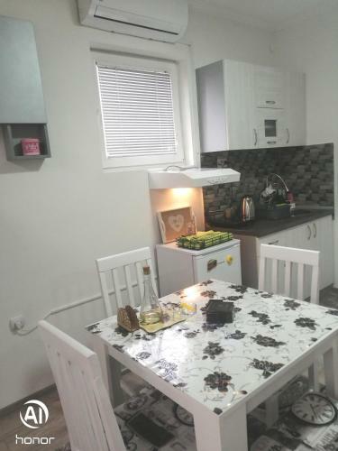 Apartments Ivanovic Bb