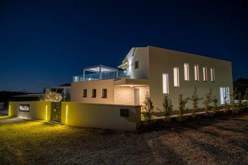 Villa Lea With Sea View Only 1.5 Km From The Beach