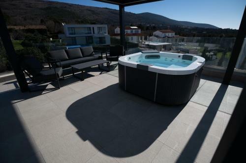 Villa Lea With Sea View Only 1.5 Km From The Beach