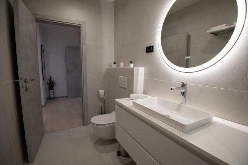 Villa Lea With Sea View Only 1.5 Km From The Beach