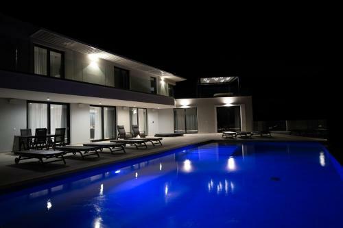 Villa Lea With Sea View Only 1.5 Km From The Beach