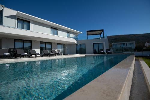 Villa Lea With Sea View Only 1.5 Km From The Beach