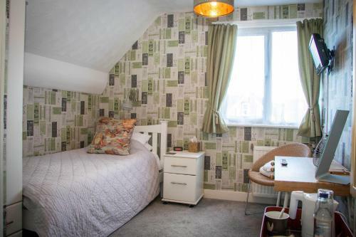 Hostal The Cherry Tree Guest House