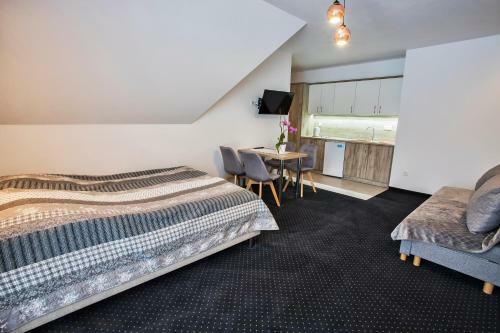 Hostal Tojemoje