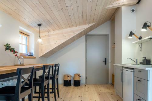 B2 Apartments