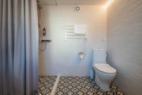 B2 Apartments