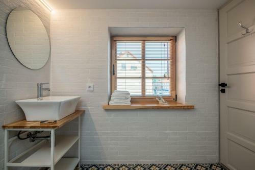 B2 Apartments
