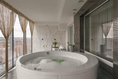 Prestige Jacuzzi Apartment