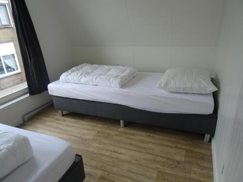 Breskens, Boulevard 77