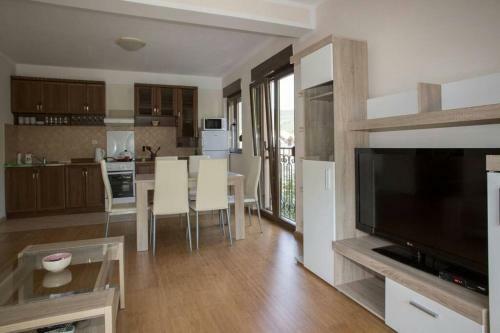 Apartment With Swimming Pool