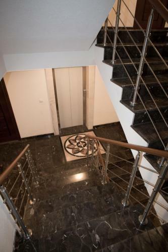 Apartment With Swimming Pool
