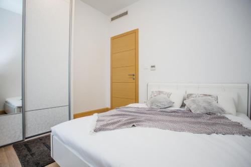 Apartment Status 6