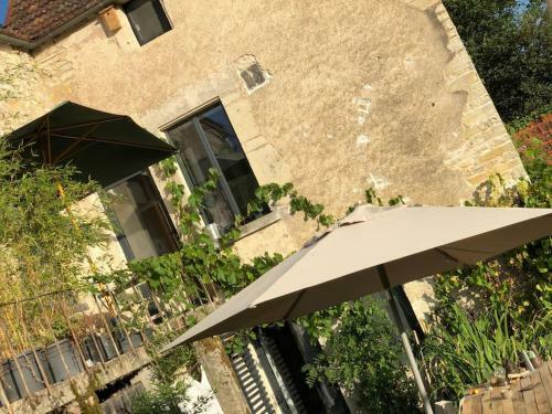 Maison Au Bord de L?eau D?un C�ramiste