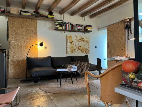 Maison Au Bord de L?eau D?un C�ramiste