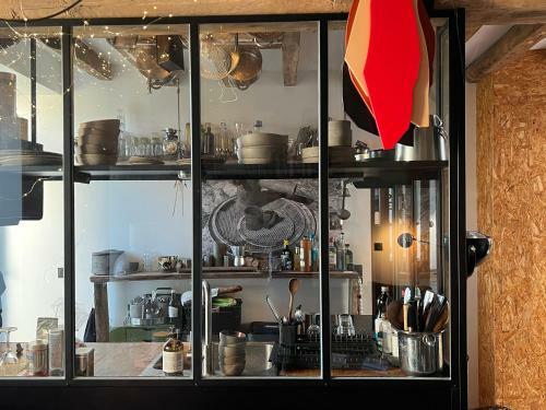 Maison Au Bord de L?eau D?un C�ramiste