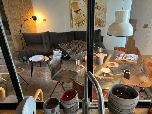 Maison Au Bord de L?eau D?un C�ramiste