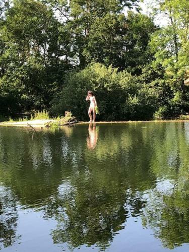 Maison Au Bord de L?eau D?un C�ramiste