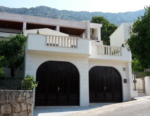 Hostal Guest House Fenix Brela
