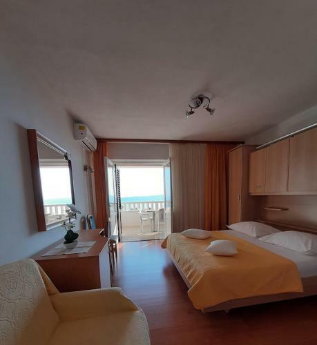 Hostal Guest House Fenix Brela