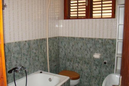 Apartments By The Sea Brela, Makarska - 16950