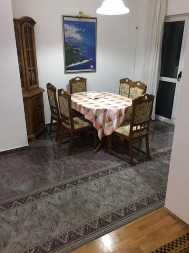Apartments With A Parking Space Brela, Makarska - 17371