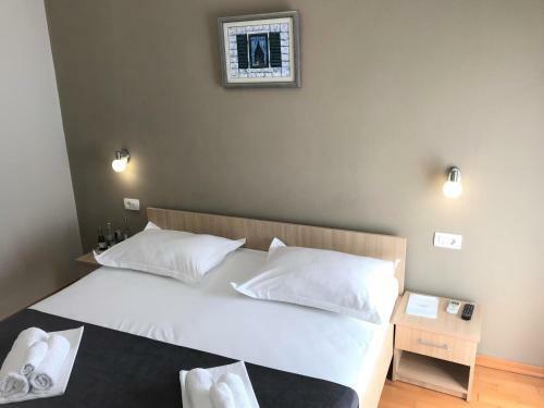 Hostal Berulia Accommodation