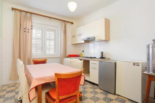 Apartments With A Parking Space Brela, Makarska - 18495