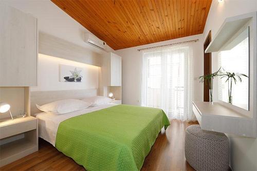 Apartments By The Sea Brela, Makarska - 19205