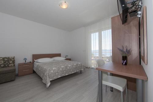 Apartments By The Sea Brela, Makarska - 19205