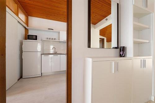 Apartments By The Sea Brela, Makarska - 19205