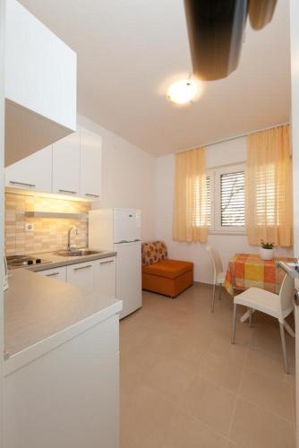 Apartments By The Sea Brela, Makarska - 19205