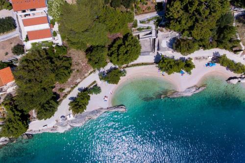 Apartments By The Sea Brela, Makarska - 19205