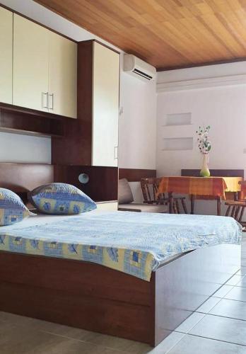 Apartments By The Sea Brela, Makarska - 18356