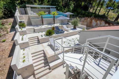Apartments With A Swimming Pool Brela, Makarska - 19345