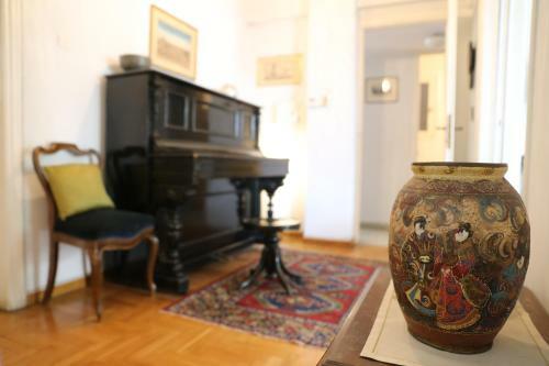Vintage Apartment