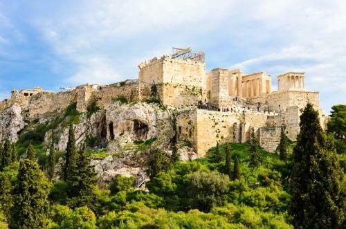 Athens' Heart Syntagma Metro Apartment