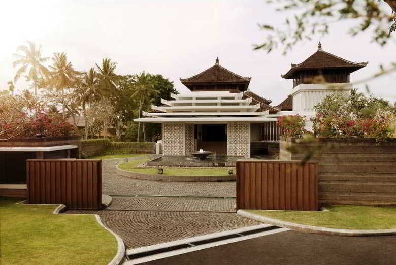 Hotel Kamandalu Resort & Spa