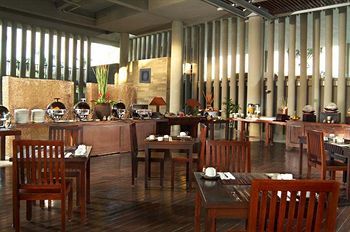 Hotel The Oasis Beach Benoa Bali