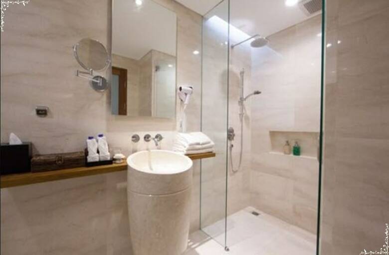 Legian Beach Hotel