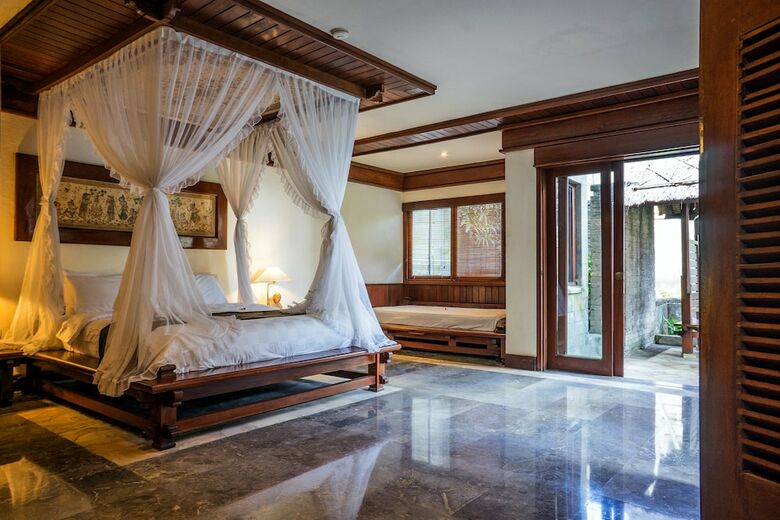 Hotel Grand Balisani Suites
