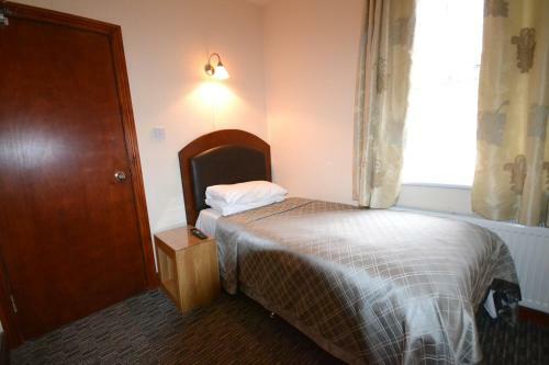 Hostal Airport Guest House