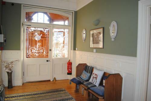Hostal Chrialdon House