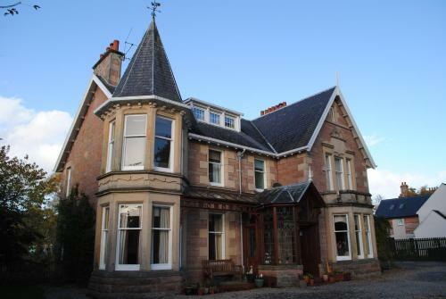 Hostal Chrialdon House