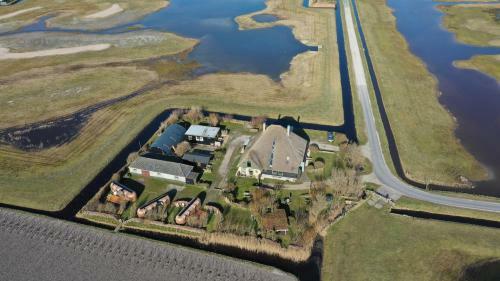 Tiny House de Boet, In de Natuur Op 450 Meter Van Het Strand
