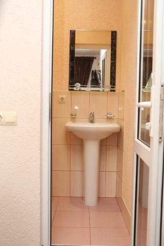 Hostal ???????