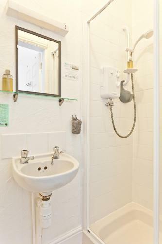Hostal Lyndhurst Guest House